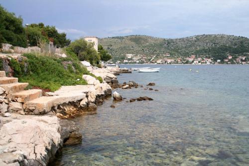 Apartments By The Sea Rogoznica - 17997