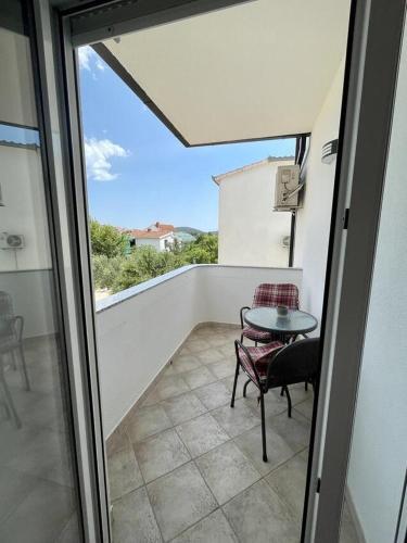 Apartments By The Sea Rogoznica - 19367