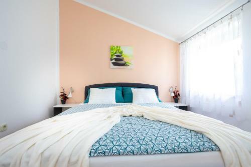 Apartman Luni S Bazenom