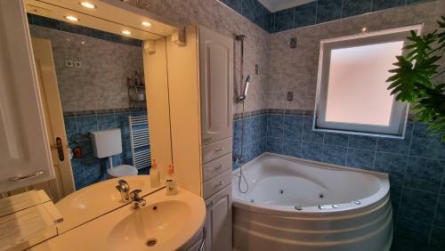 Liget Nyaral�h�z �s Apartman Liget
