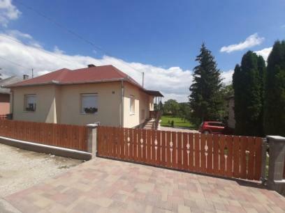 Szell?r�zsa Vend�gh�z