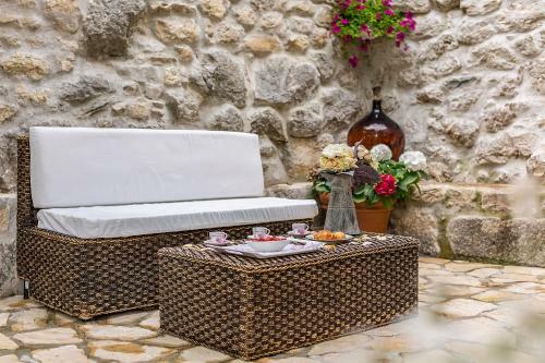 Old Stone Villa Lipa With A Hot Tub Jacuzzi