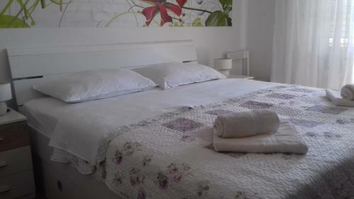 Hostal Guesthouse Familija Tariba