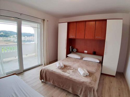 Apartment In Supetarska Draga 35929