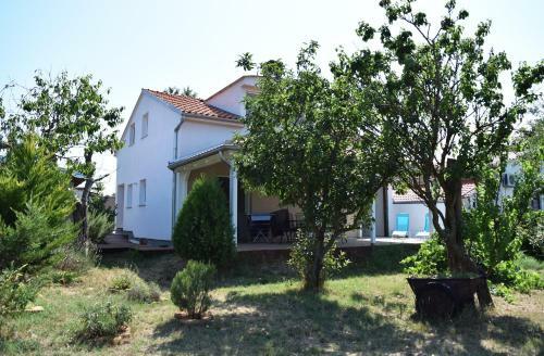 Ana's Garden Holiday Home
