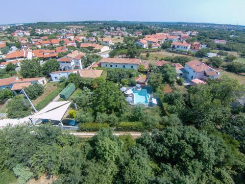 Country House Apartments