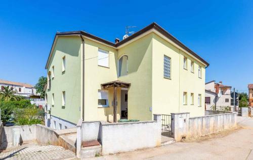 Apartment In Tar/porec/istrien 40007