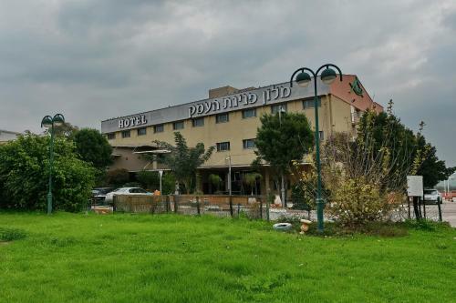 Pearl Of The Valley Hotel