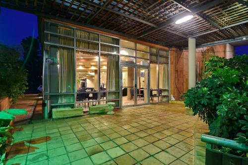 Pearl Of The Valley Hotel