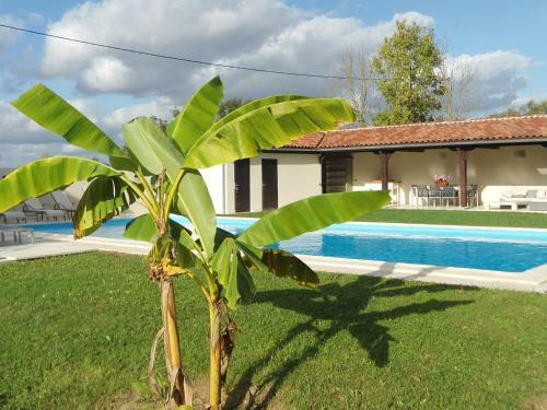 Holiday Home Entre Le Gers Et Les Pyrenees Buzon I