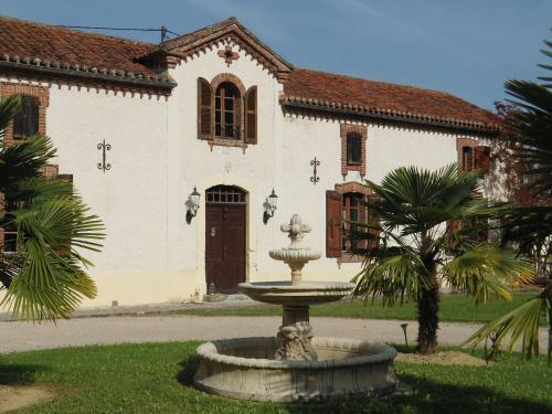 Holiday Home Entre Le Gers Et Les Pyrenees Buzon I