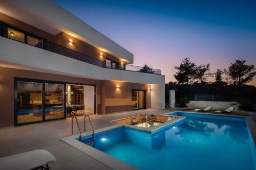 Beautiful Villa Golden Dream