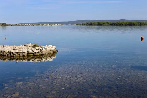 3* Stone House Dora For 5 Guests, Pa?man Island