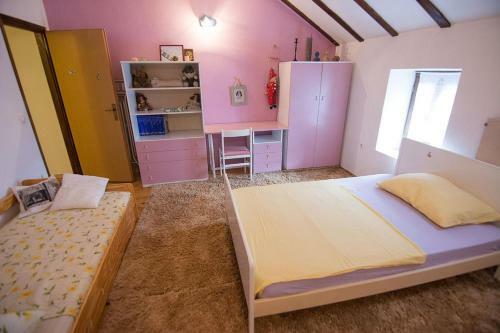 3* Stone House Dora For 5 Guests, Pa?man Island