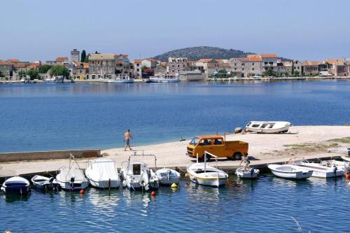 Apartments With A Parking Space Brodarica, Sibenik - 16470