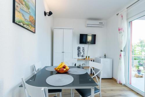Hostal Apartments And Rooms With Parking Space Grebastica, Sibenik - 17831