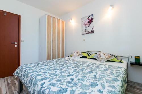 Hostal Apartments And Rooms With Parking Space Grebastica, Sibenik - 17831