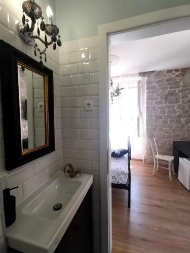 Hostal L&l Rooms Royal