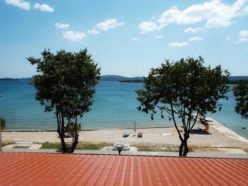 Hostal Blue Wave Apartments