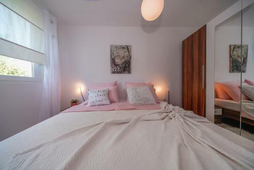 Apartment Happy Day