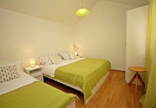 Holiday Home Ivi - 100 M From Sea