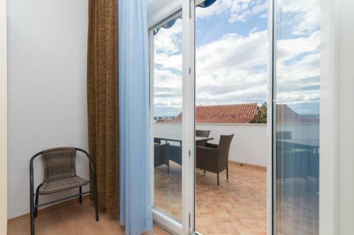 Apartment With Terrace & Private Parking