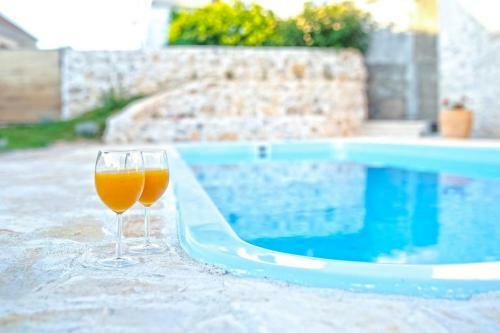 Villa Heritage House Vrime - Stone House With Heated Pool