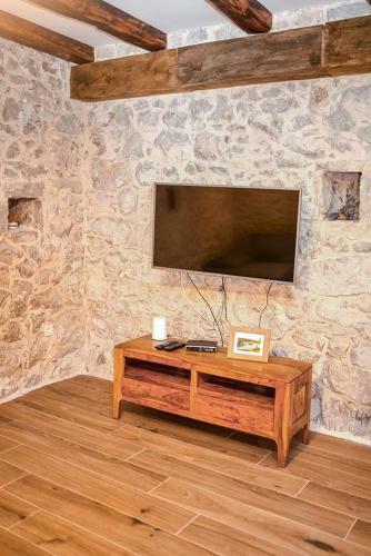 Villa Heritage House Vrime - Stone House With Heated Pool