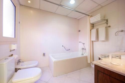 Hotel Al Hamra Village Golf And Beach Resort