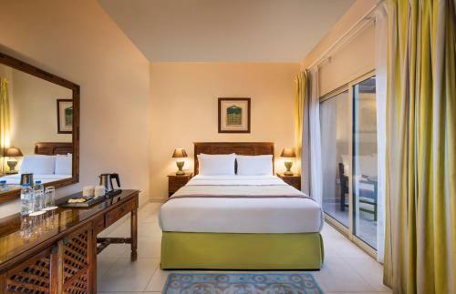 Hotel Al Hamra Village Golf And Beach Resort