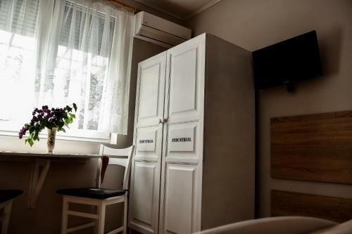 Hostal Marika Vend�gh�za