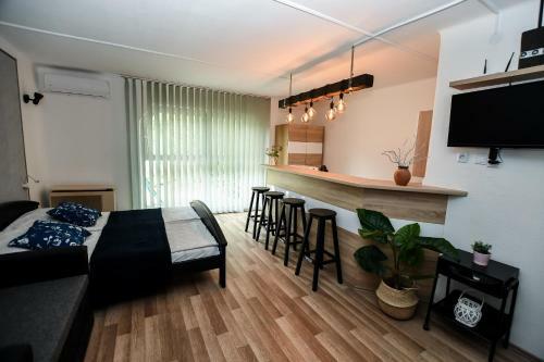 Hostal Marika Vend�gh�za