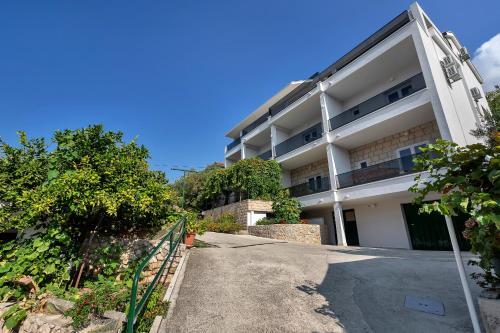 Apartments ?obrni?