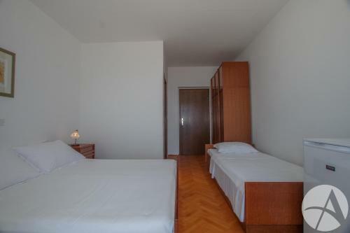Seaview Rooms With Breakfast & Free Parking