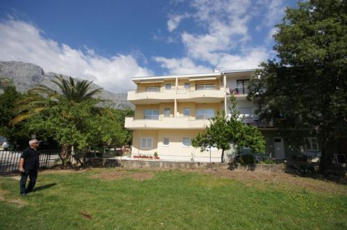 Studio Apartment In Tucepi With Air Conditioning, Wifi, Washing Machine 202-1