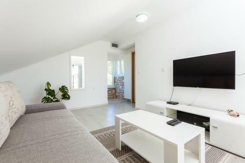 Villa Barbara - Olive Paradise, With Chlorine-free Pool
