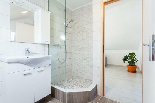 Villa Barbara - Olive Paradise, With Chlorine-free Pool