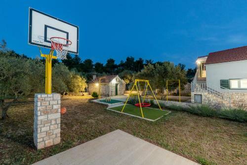 Villa Barbara - Olive Paradise, With Chlorine-free Pool