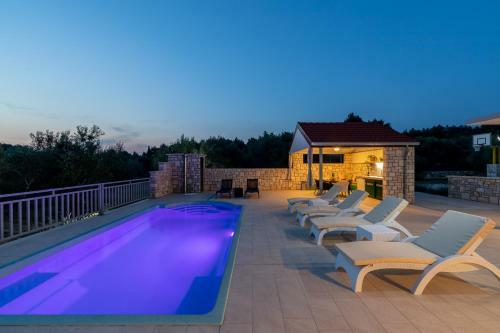 Villa Barbara - Olive Paradise, With Chlorine-free Pool