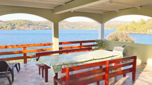 Seafront Apartment Marinka