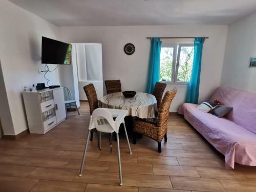 Tina's Holiday House