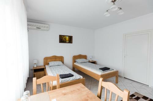 Hostal Airport Jazmin Guesthouse