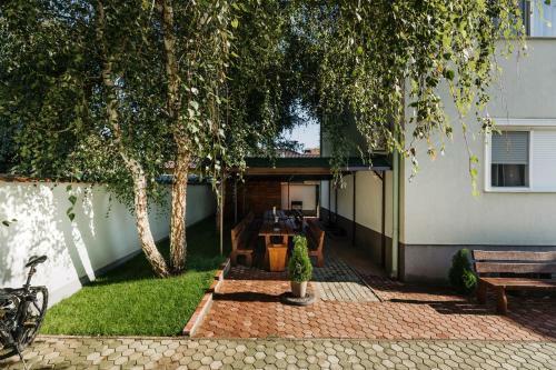 Hostal Airport Jazmin Guesthouse