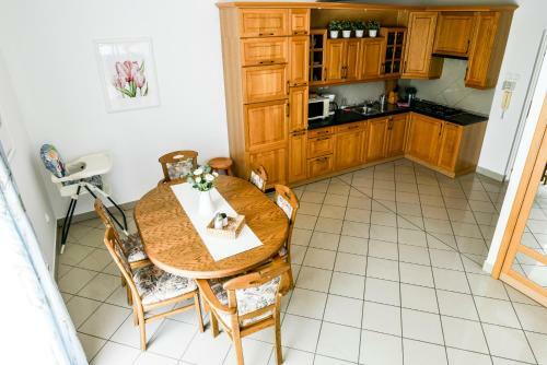 Gy?rfi Apartmanh�z Zam�rdi
