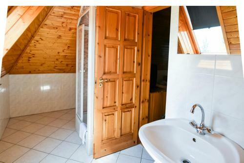 Gy?rfi Apartmanh�z Zam�rdi