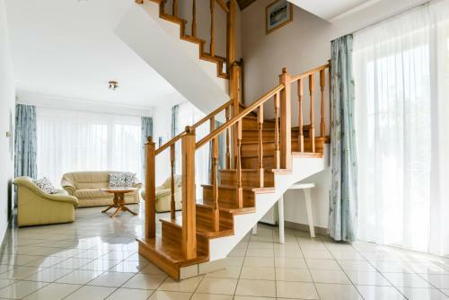 Gy?rfi Apartmanh�z Zam�rdi