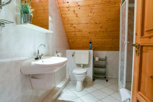 Gy?rfi Apartmanh�z Zam�rdi
