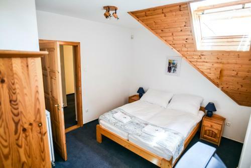Gy?rfi Apartmanh�z Zam�rdi