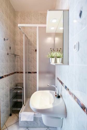 Gy?rfi Apartmanh�z Zam�rdi