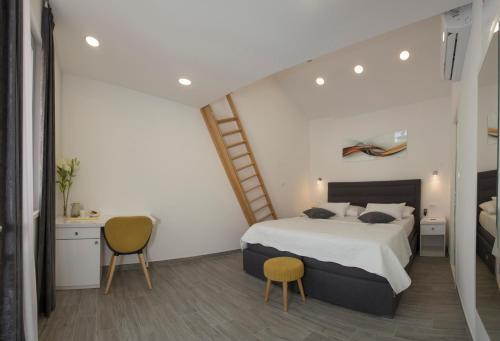 Hostal Central Old Town Rooms